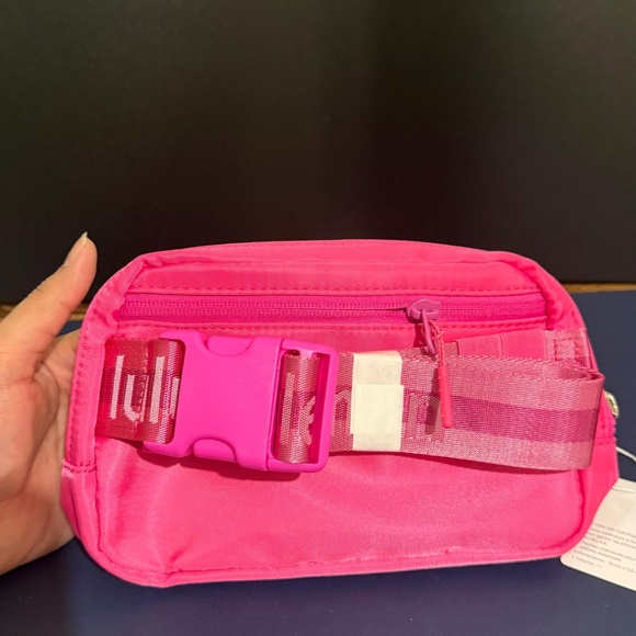 Lululemon belt Bag - Picture 2 of 6